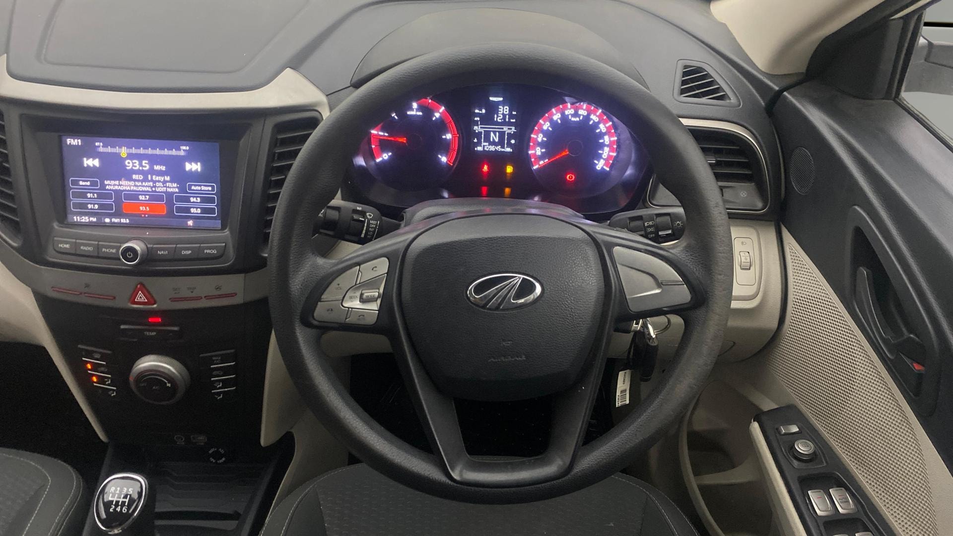 View 2019 Mahindra XUV300 W4 Petrol BS IV Image 12 Used 2019 Mahindra XUV300 W4 Petrol BS IV Image 12