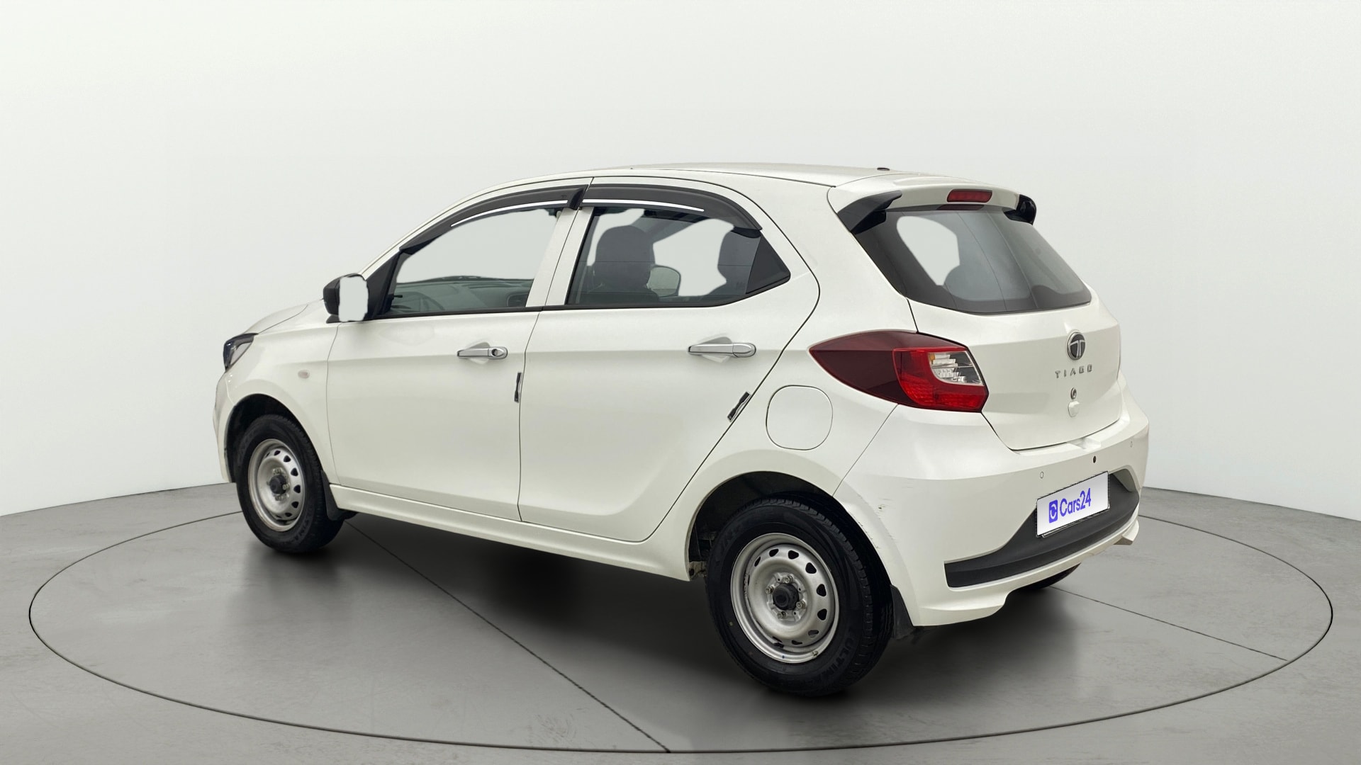 View 2025 Tata Tiago Revotorq XB Image 2 Used 2025 Tata Tiago Revotorq XB Image 2