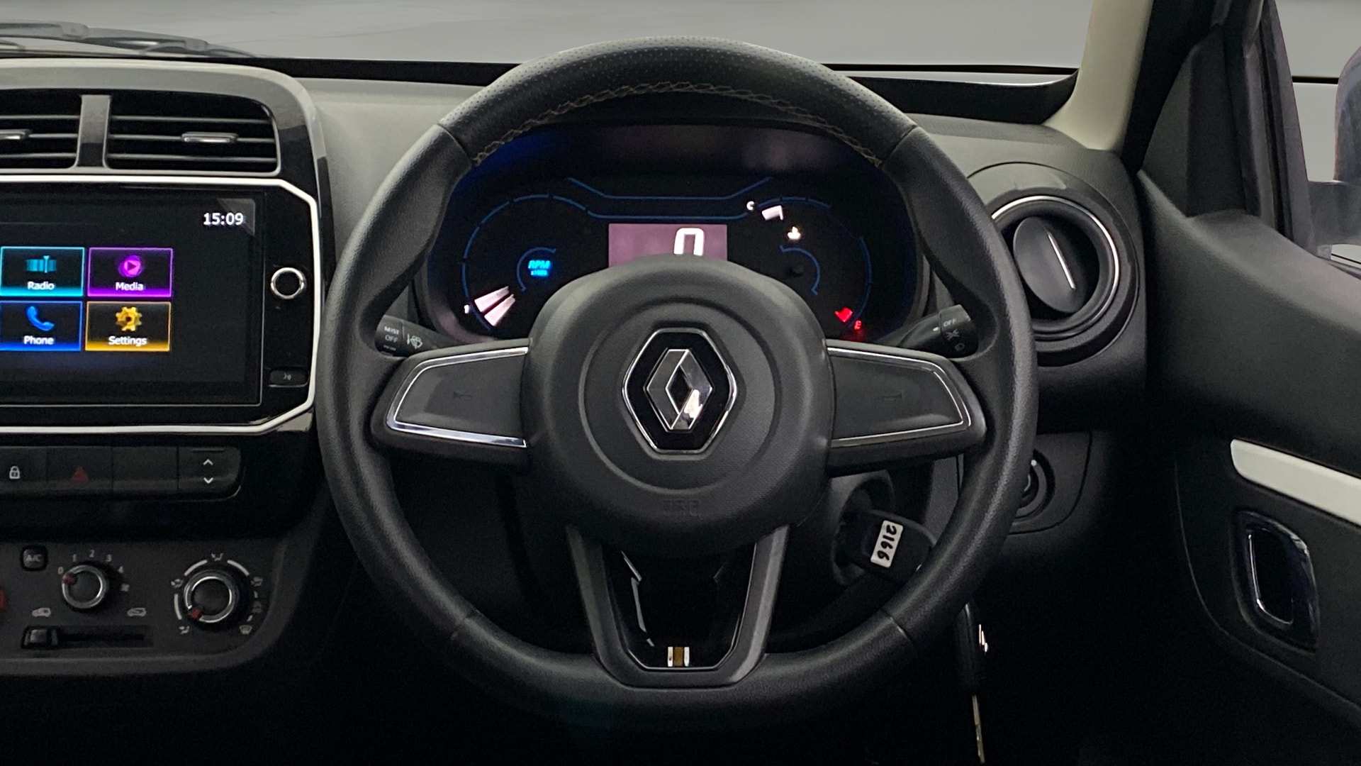 View 2023 Renault Kwid RXL 1.0 BS IV Image 20 Used 2023 Renault Kwid RXL 1.0 BS IV Image 20