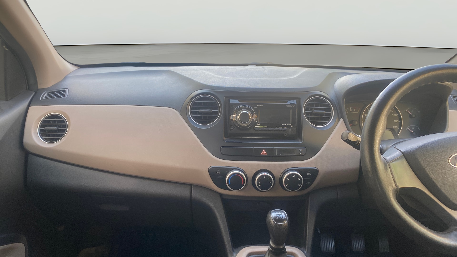 View 2016 Hyundai Grand i10 Magna 1.2 Kappa VTVT Image 18 Used 2016 Hyundai Grand i10 Magna 1.2 Kappa VTVT Image 18