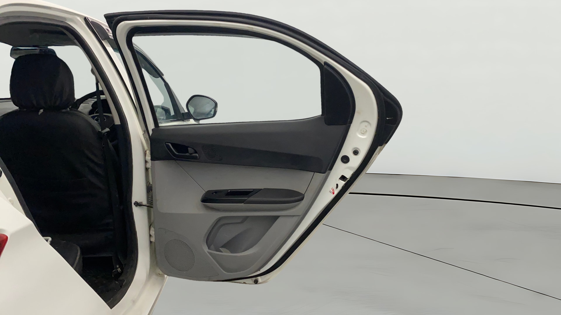 View 2022 Tata Tiago Revotorq XB Image 7 Used 2022 Tata Tiago Revotorq XB Image 7