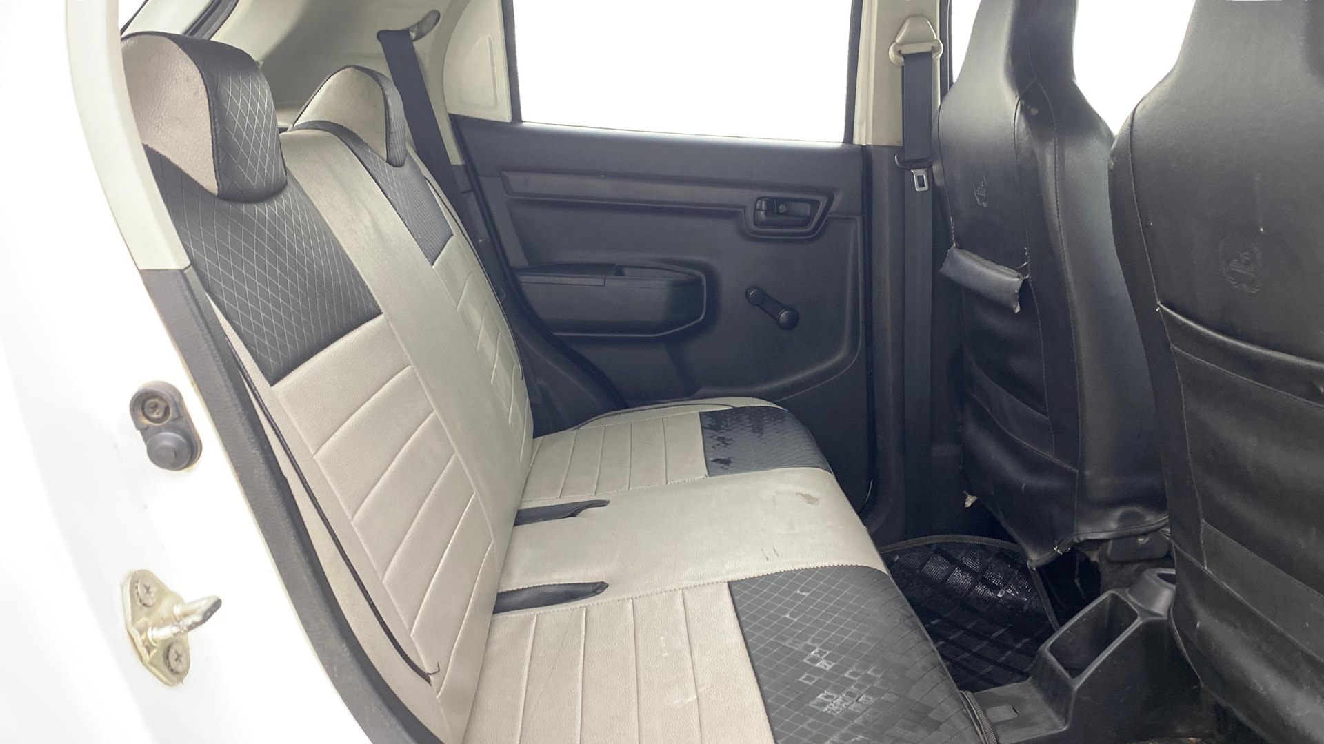 View 2020 Maruti Suzuki 1000 Base Variant Image 29 Used 2020 Maruti Suzuki 1000 Base Variant Image 29