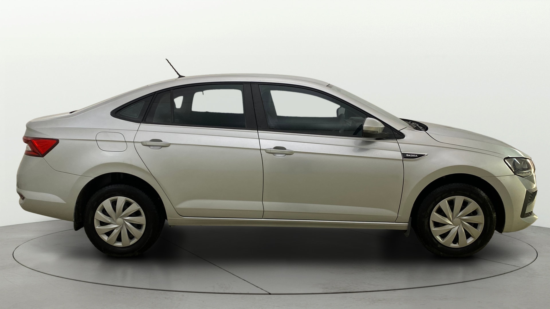 View 2022 Skoda Slavia Active 1.0 TSI MT Image 8 Used 2022 Skoda Slavia Active 1.0 TSI MT Image 8