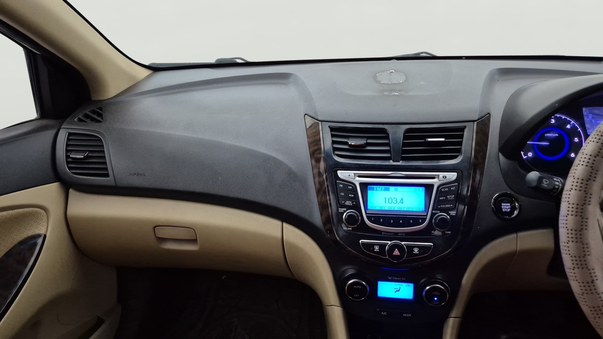 View 2014 Hyundai Fluidic Verna 1.6 CRDI SX AT Image 17 Used 2014 Hyundai Fluidic Verna 1.6 CRDI SX AT Image 17