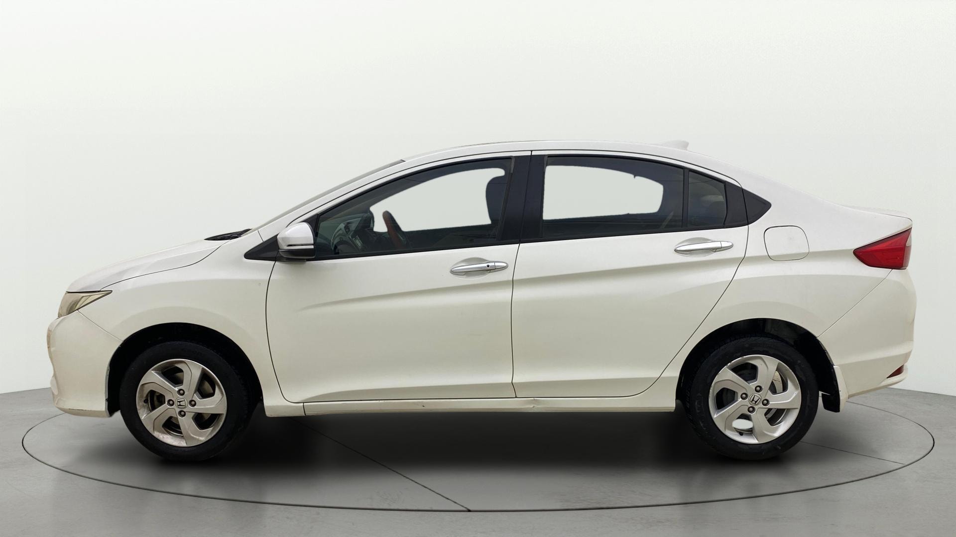 View 2016 Honda City ZX MT Diesel Anniversary Edition Image 6 Used 2016 Honda City ZX MT Diesel Anniversary Edition Image 6