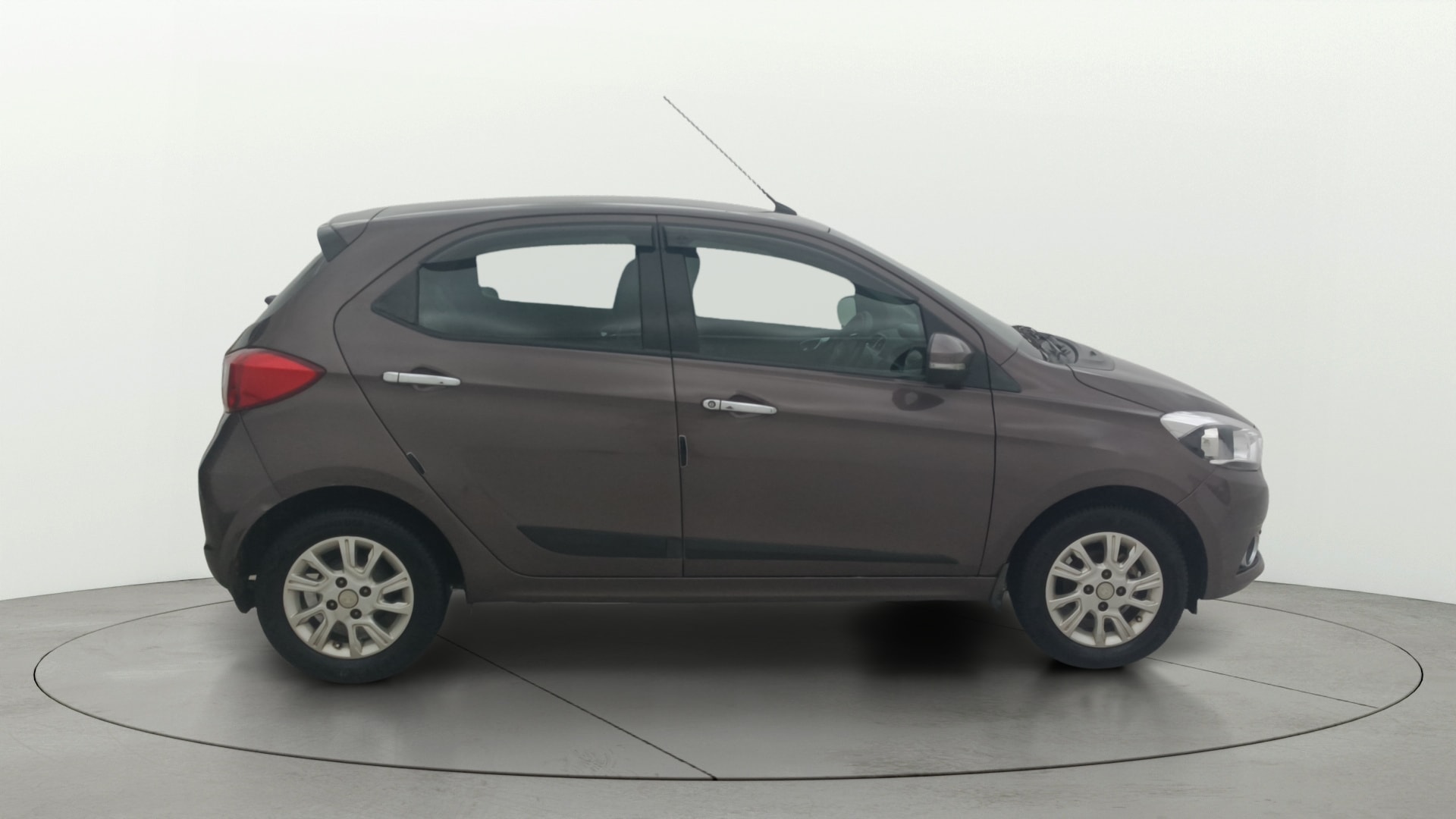 View 2018 Tata Tiago Revotorq XB Image 8 Used 2018 Tata Tiago Revotorq XB Image 8