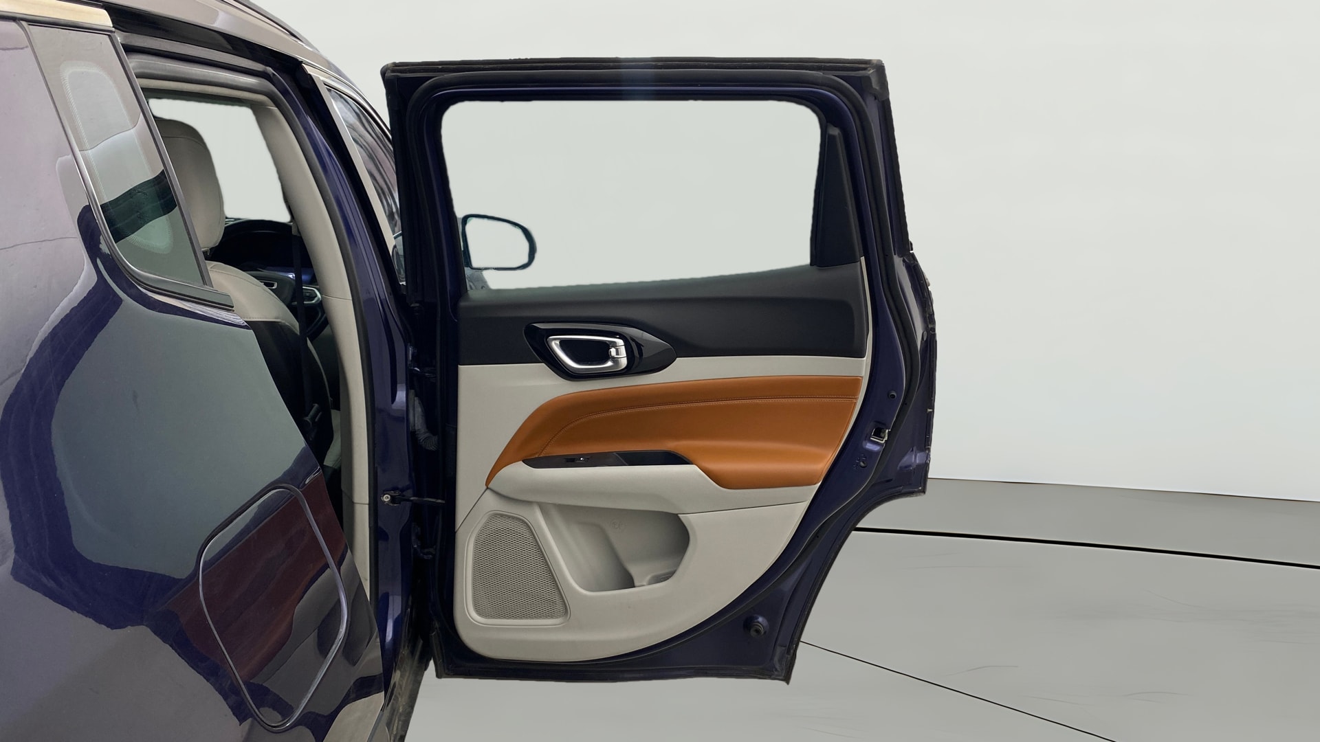View 2022 Jeep Compass Limited (O)1.4 Multi AIR Petrol DDCT AT BS IV Image 8 Used 2022 Jeep Compass Limited (O)1.4 Multi AIR Petrol DDCT AT BS IV Image 8