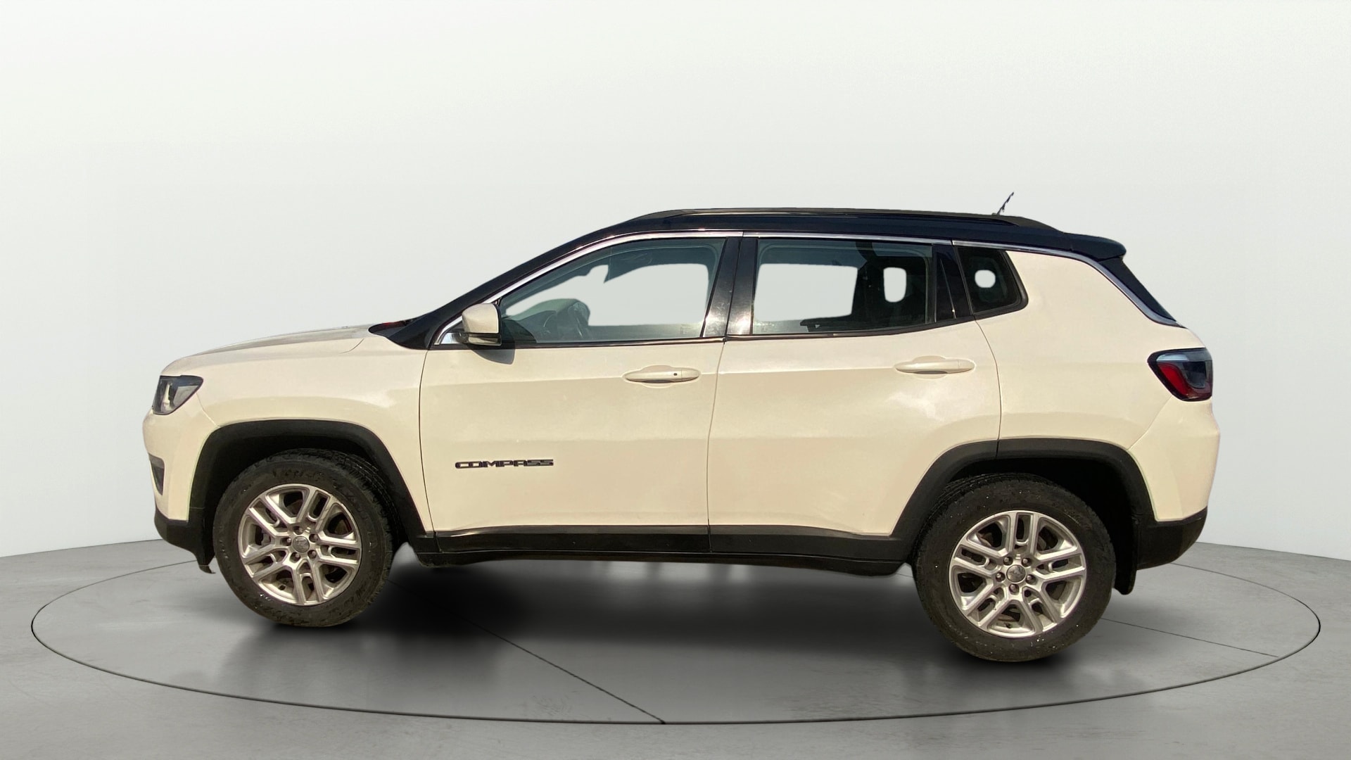 View 2018 Jeep Compass Limited 4X4 (O) 2.0 Diesel BS IV Image 5 Used 2018 Jeep Compass Limited 4X4 (O) 2.0 Diesel BS IV Image 5