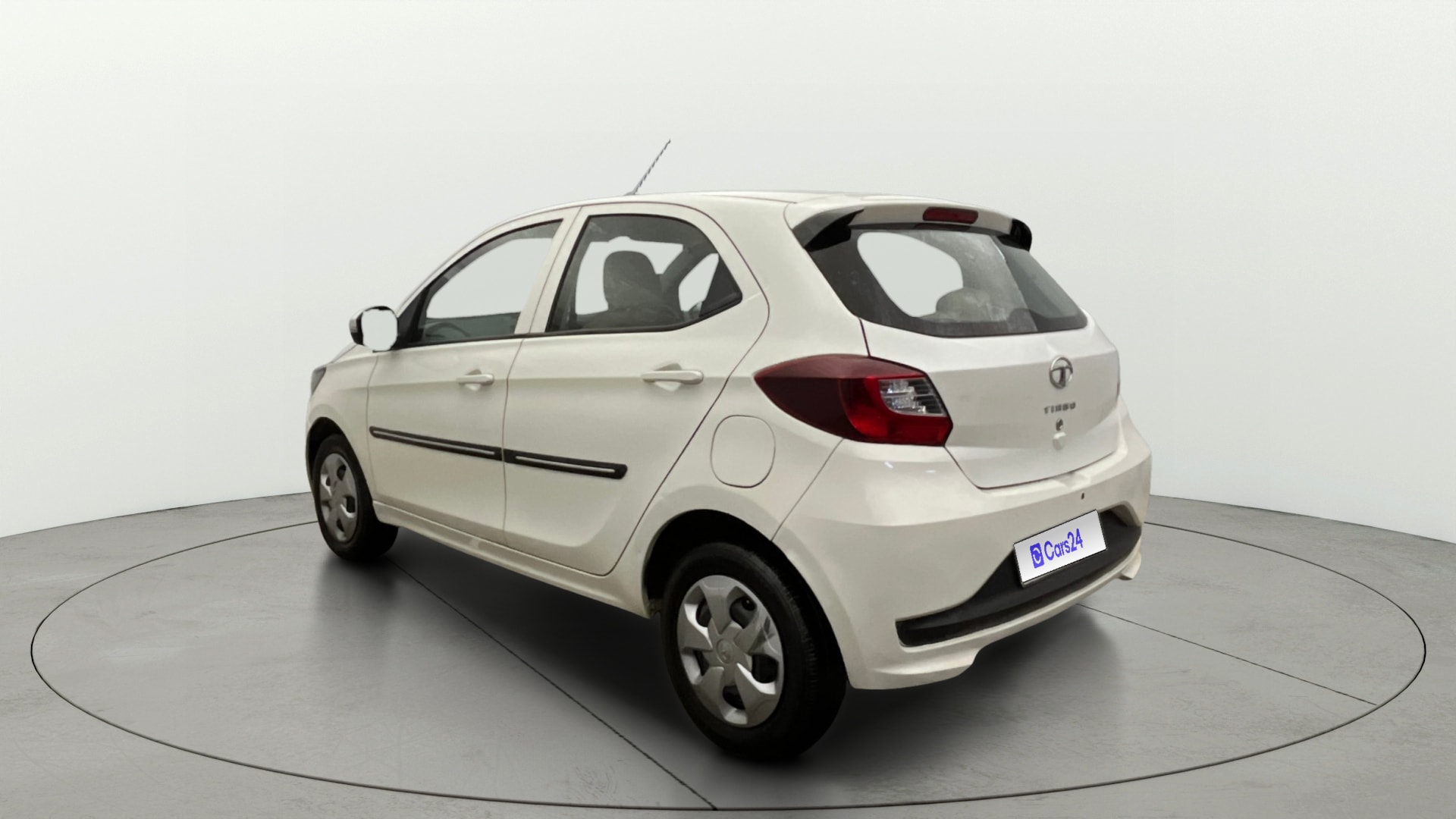 View 2021 Tata Tiago Revotorq XB Image 2 Used 2021 Tata Tiago Revotorq XB Image 2