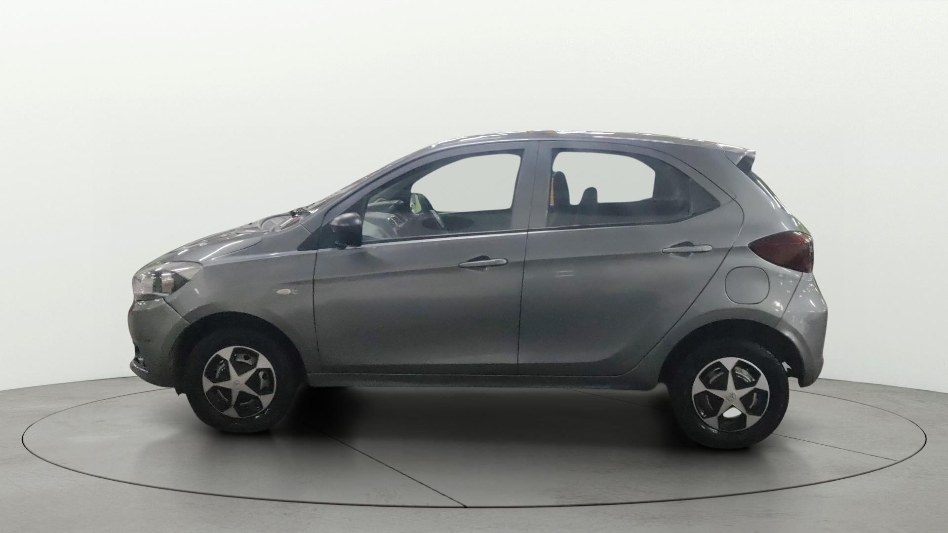 View 2018 Tata Tiago Revotorq XB Image 6 Used 2018 Tata Tiago Revotorq XB Image 6