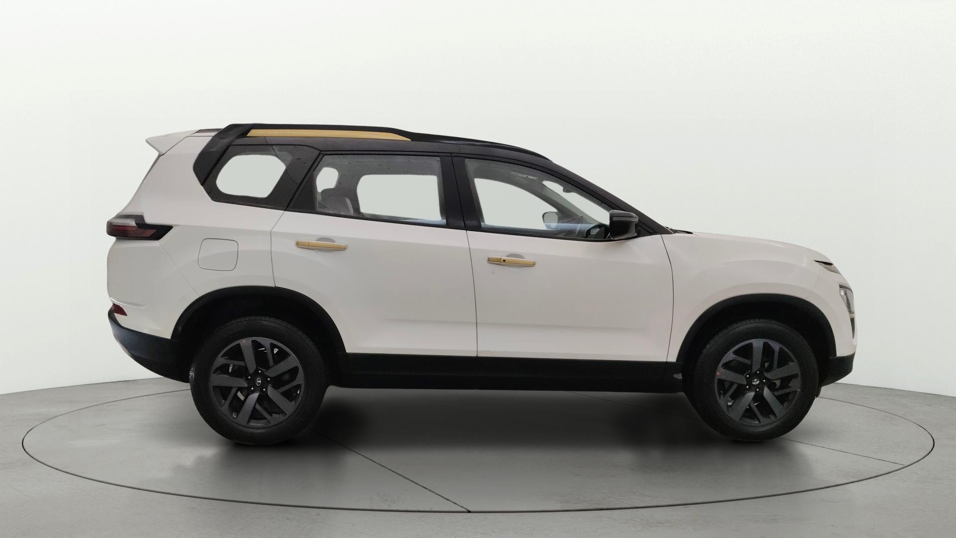 View 2022 Tata Safari XZA Plus Gold Image 29 Used 2022 Tata Safari XZA Plus Gold Image 29