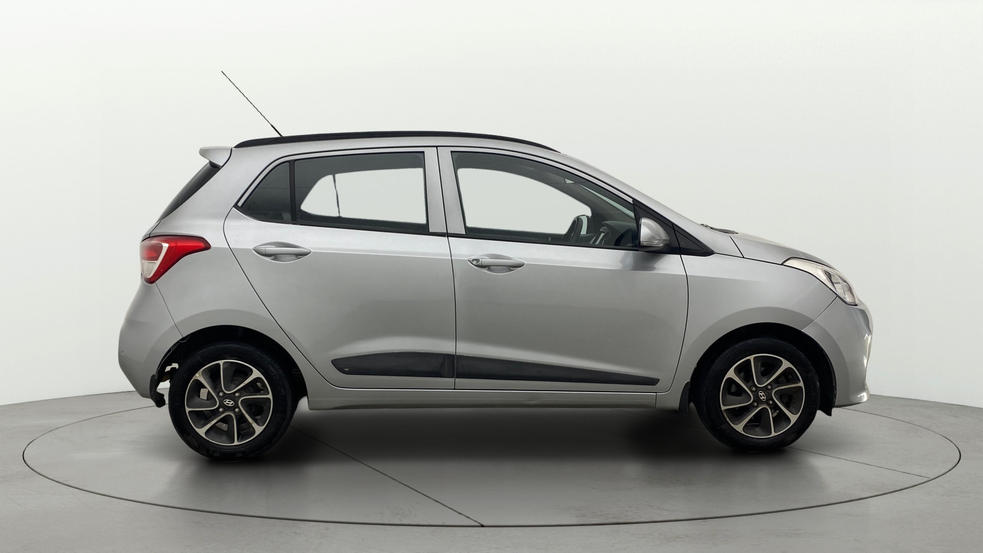 View 2019 Hyundai Grand i10 1.2 Sportz AT Petrol Image 8 Used 2019 Hyundai Grand i10 1.2 Sportz AT Petrol Image 8