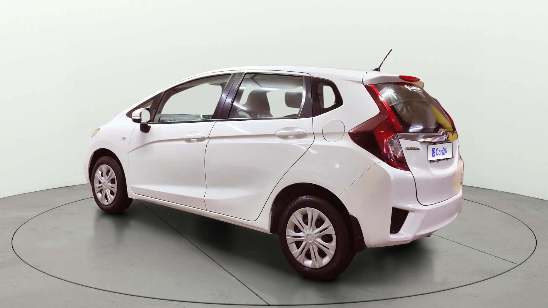 View 2016 Honda Jazz E MT Diesel Image 2 Used 2016 Honda Jazz E MT Diesel Image 2