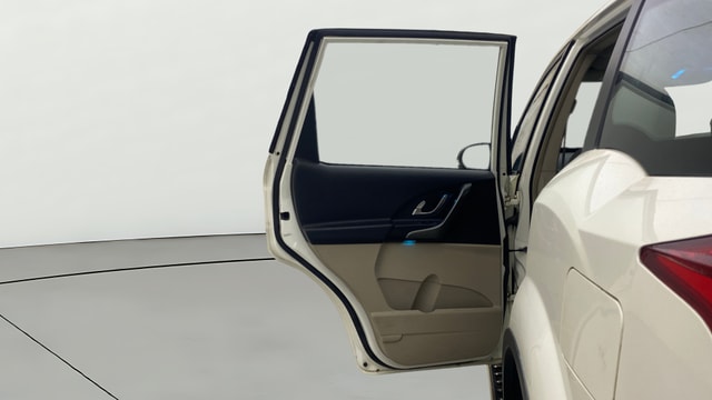 View Mahindra XUV500 Image 16 Used Mahindra XUV500 Image 16