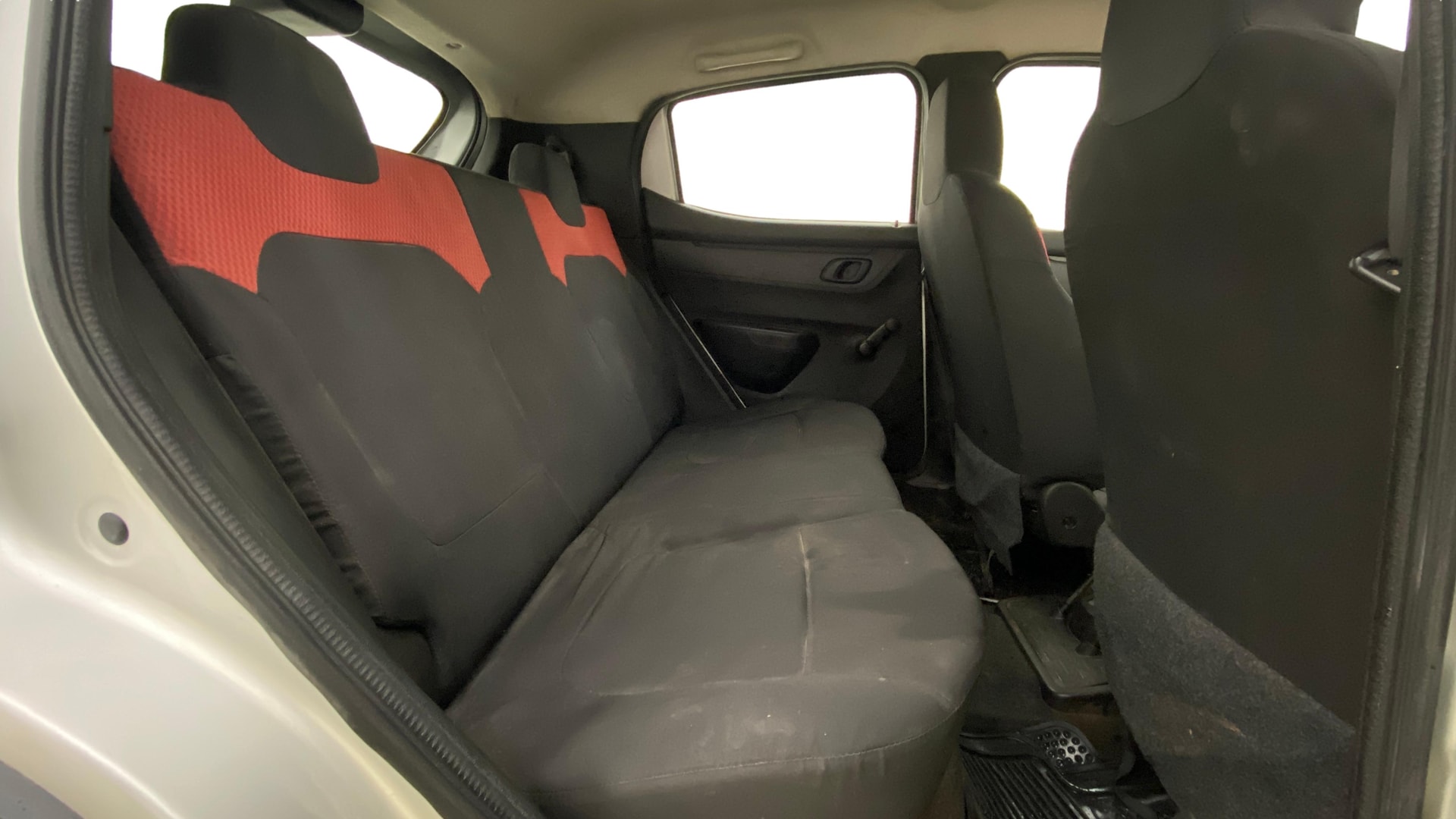 View 2017 Renault Kwid RXL Image 28 Used 2017 Renault Kwid RXL Image 28