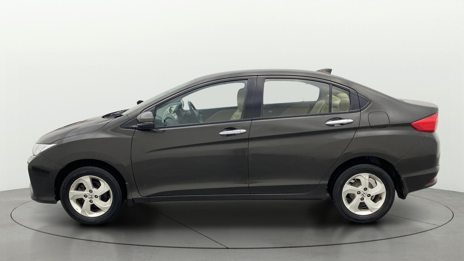 View 2015 Honda City ZX MT Diesel Anniversary Edition Image 6 Used 2015 Honda City ZX MT Diesel Anniversary Edition Image 6