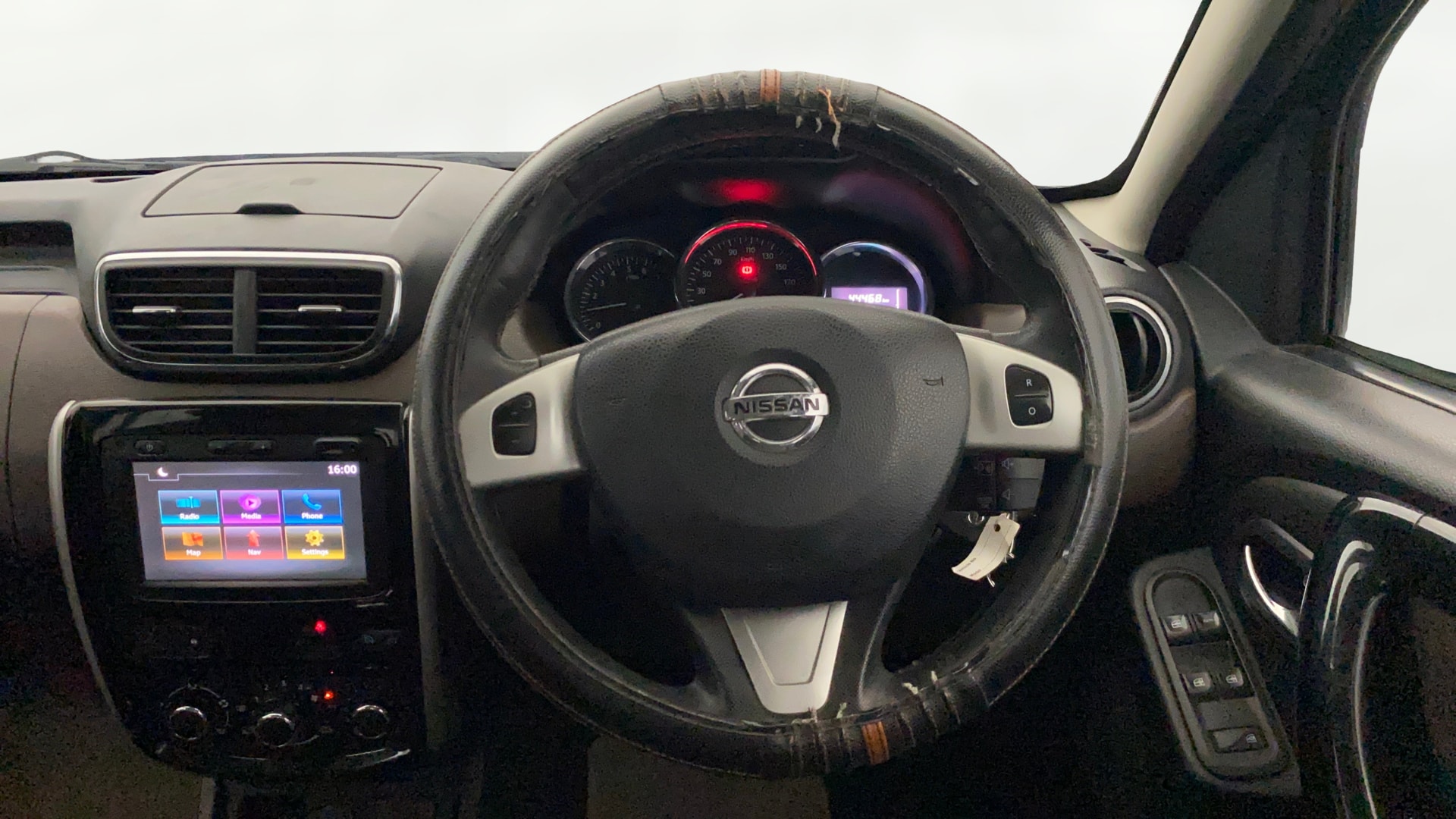 View 2017 Nissan Terrano XV D PRE 110 PS AMT Image 14 Used 2017 Nissan Terrano XV D PRE 110 PS AMT Image 14