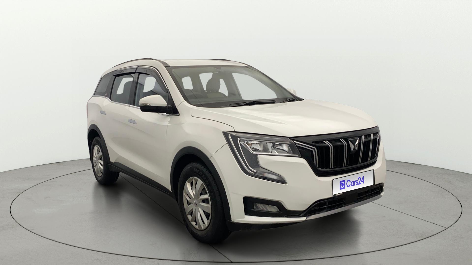 View 2022 Mahindra XUV700 MX Petrol 5 STR Image 21 Used 2022 Mahindra XUV700 MX Petrol 5 STR Image 21