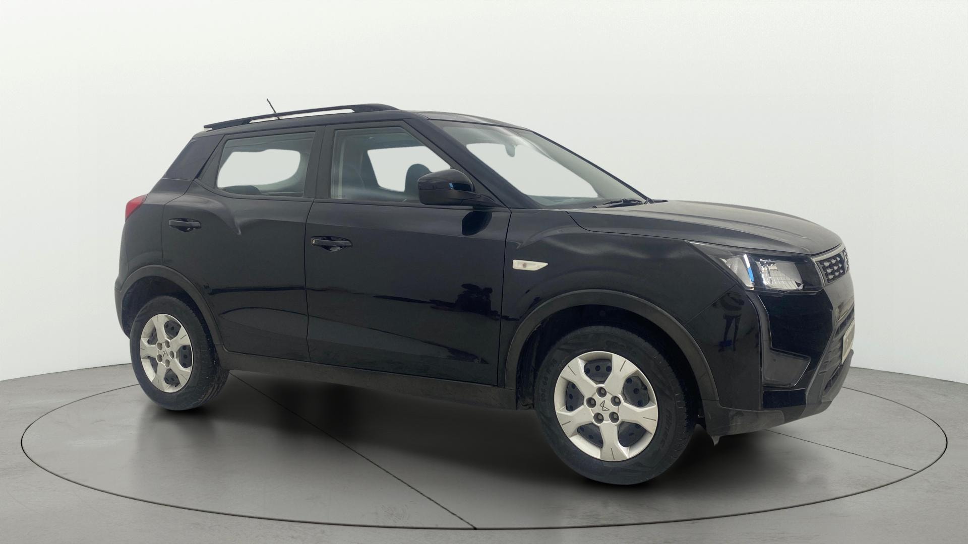 View 2023 Mahindra XUV300 W4 Petrol BS IV Image 21 Used 2023 Mahindra XUV300 W4 Petrol BS IV Image 21