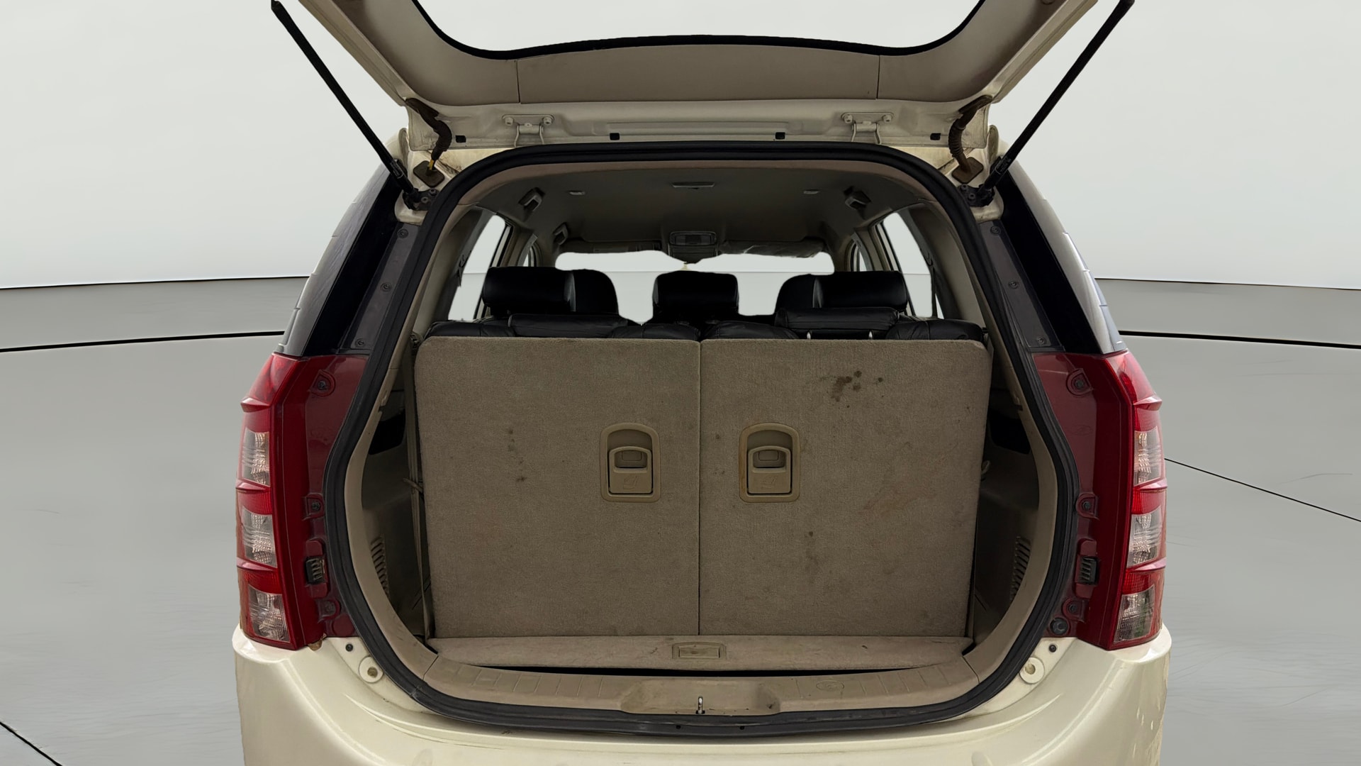 View 2018 Mahindra XUV500 W4 BS4 1.99 litre Image 39 Used 2018 Mahindra XUV500 W4 BS4 1.99 litre Image 39