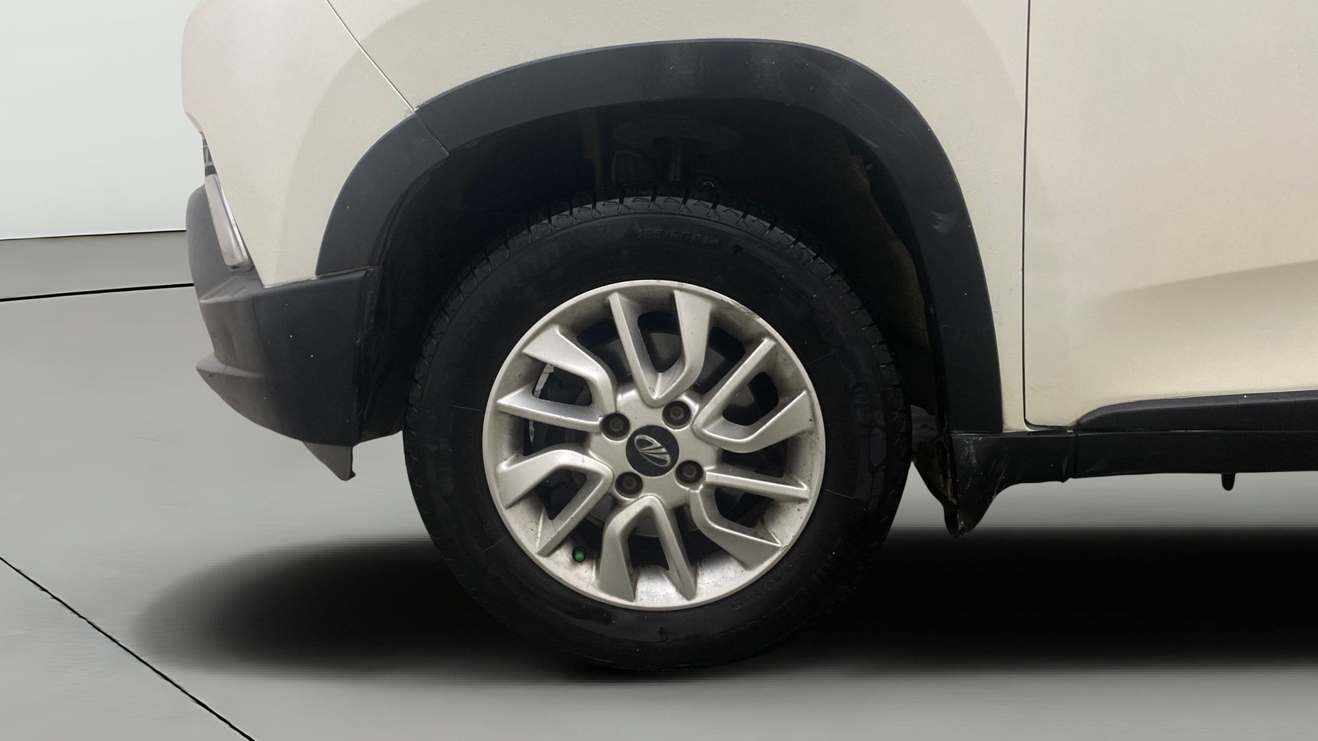 View 2016 Mahindra KUV100 K8 Diesel 5 Seater BS IV Image 27 Used 2016 Mahindra KUV100 K8 Diesel 5 Seater BS IV Image 27