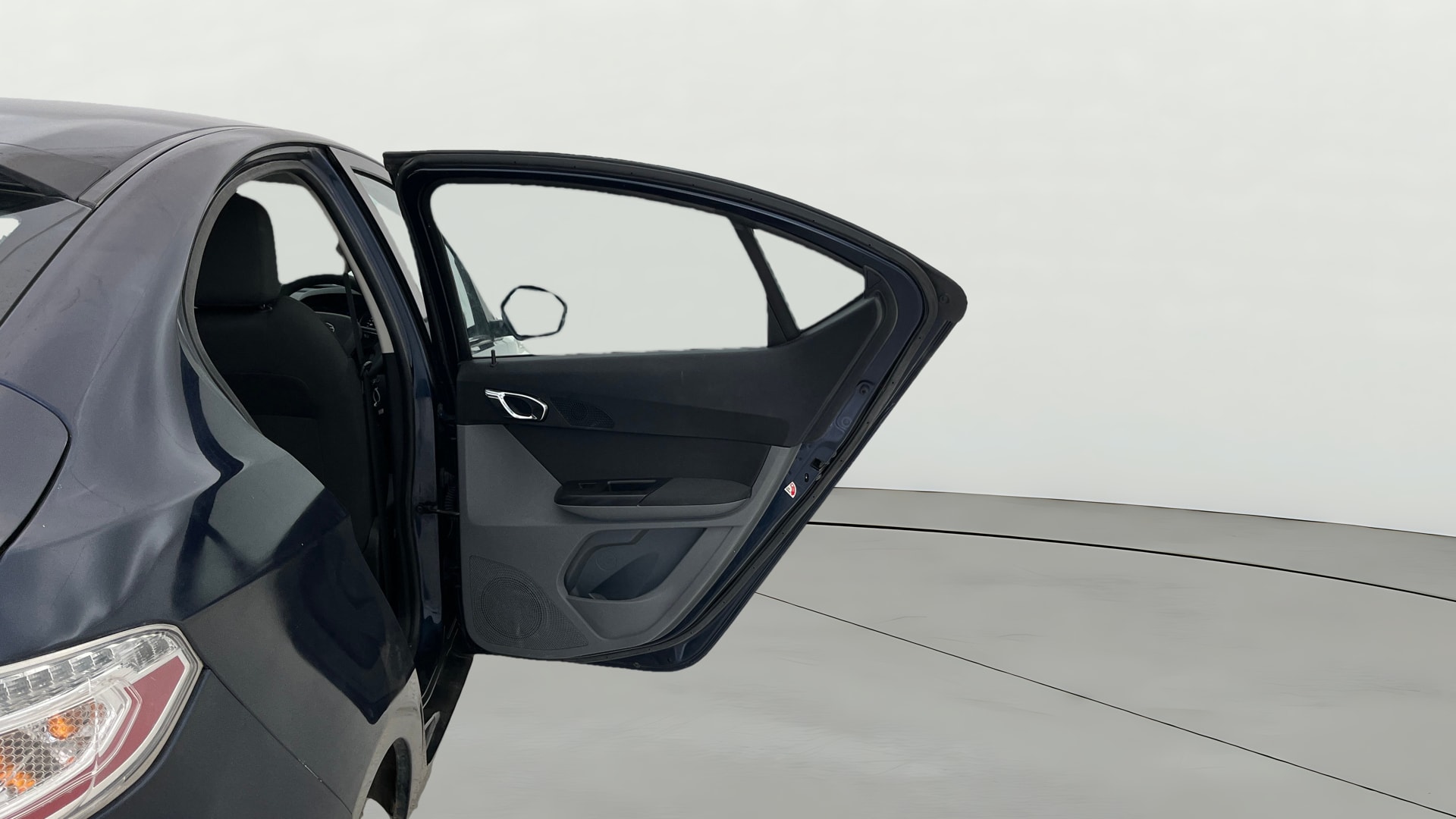View 2019 Tata Tigor XE Diesel Image 7 Used 2019 Tata Tigor XE Diesel Image 7