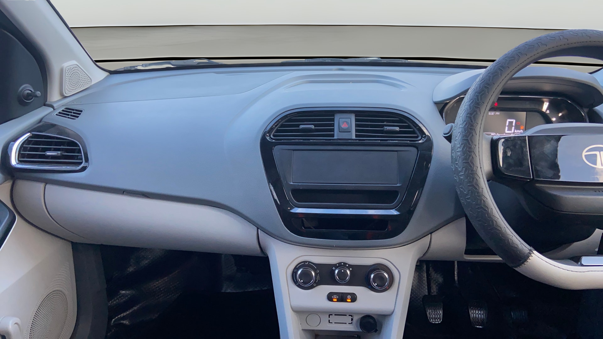 View 2026 Tata Tiago Revotorq XB Image 17 Used 2026 Tata Tiago Revotorq XB Image 17