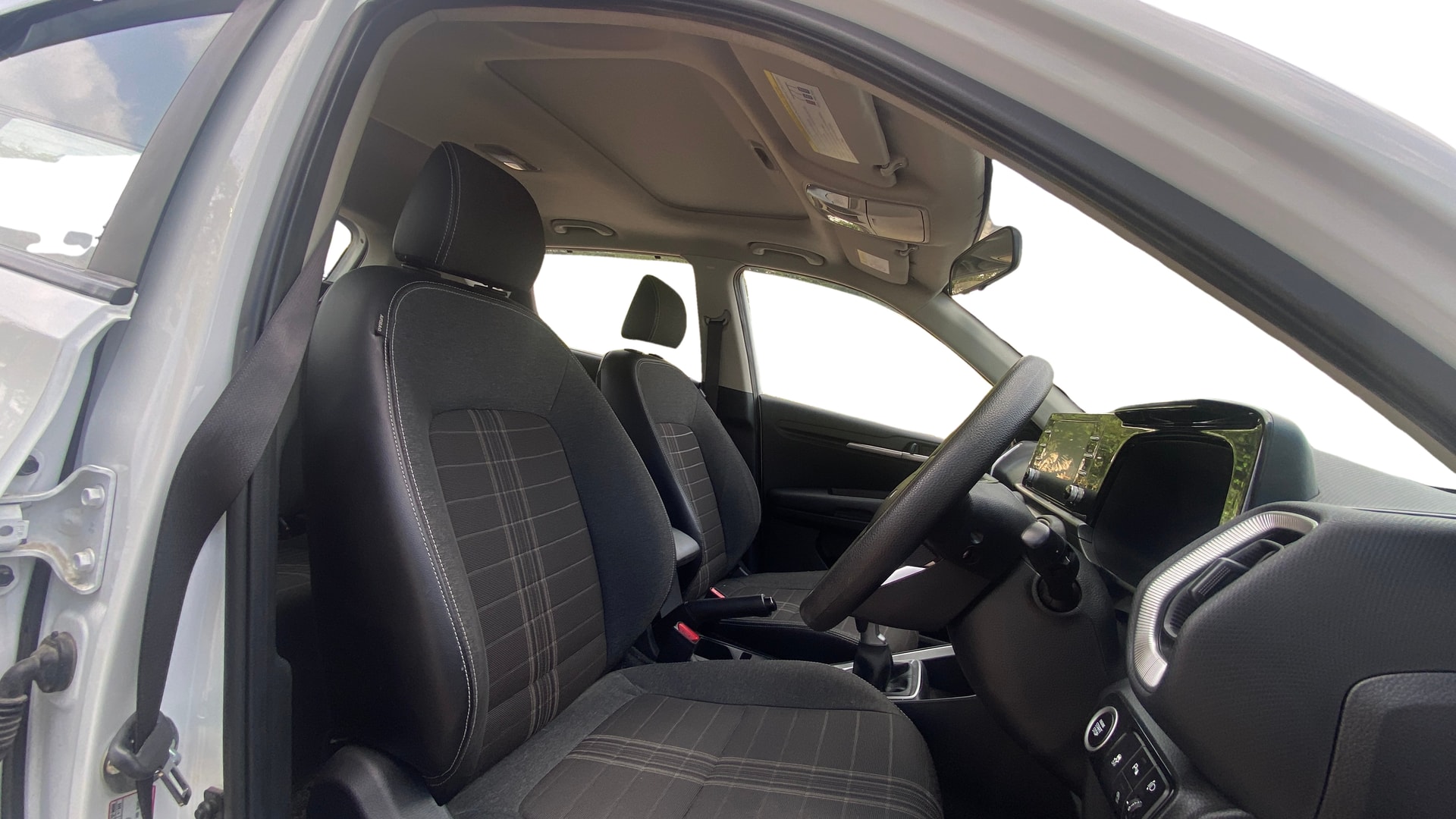 View 2024 Kia Sonet HTE Petrol Image 18 Used 2024 Kia Sonet HTE Petrol Image 18
