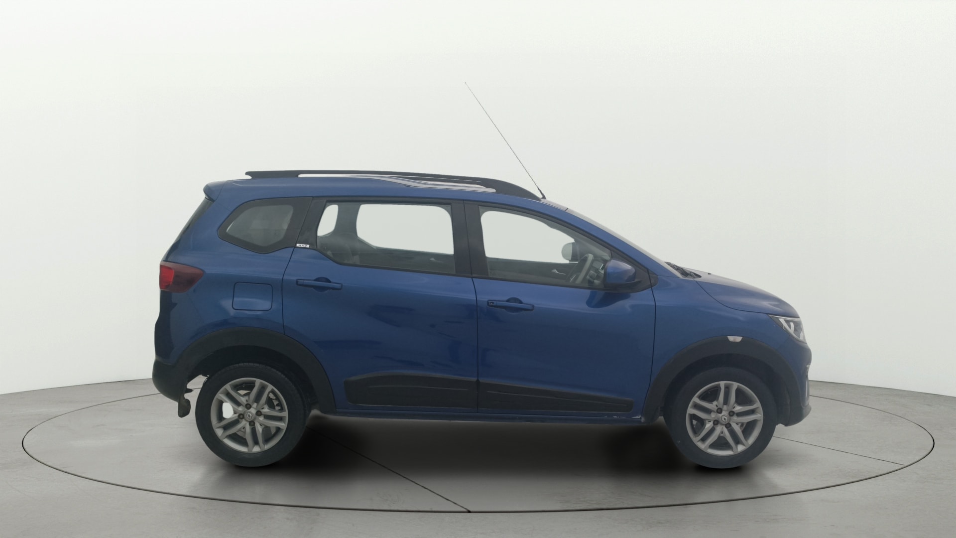 View 2019 Renault Triber RXZ Image 8 Used 2019 Renault Triber RXZ Image 8