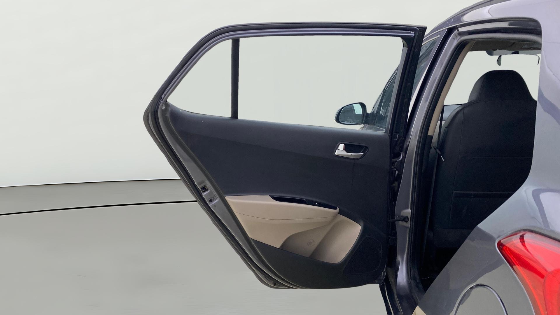 View 2015 Hyundai Grand i10 Asta AT 1.2 Kappa VTVT Image 22 Used 2015 Hyundai Grand i10 Asta AT 1.2 Kappa VTVT Image 22