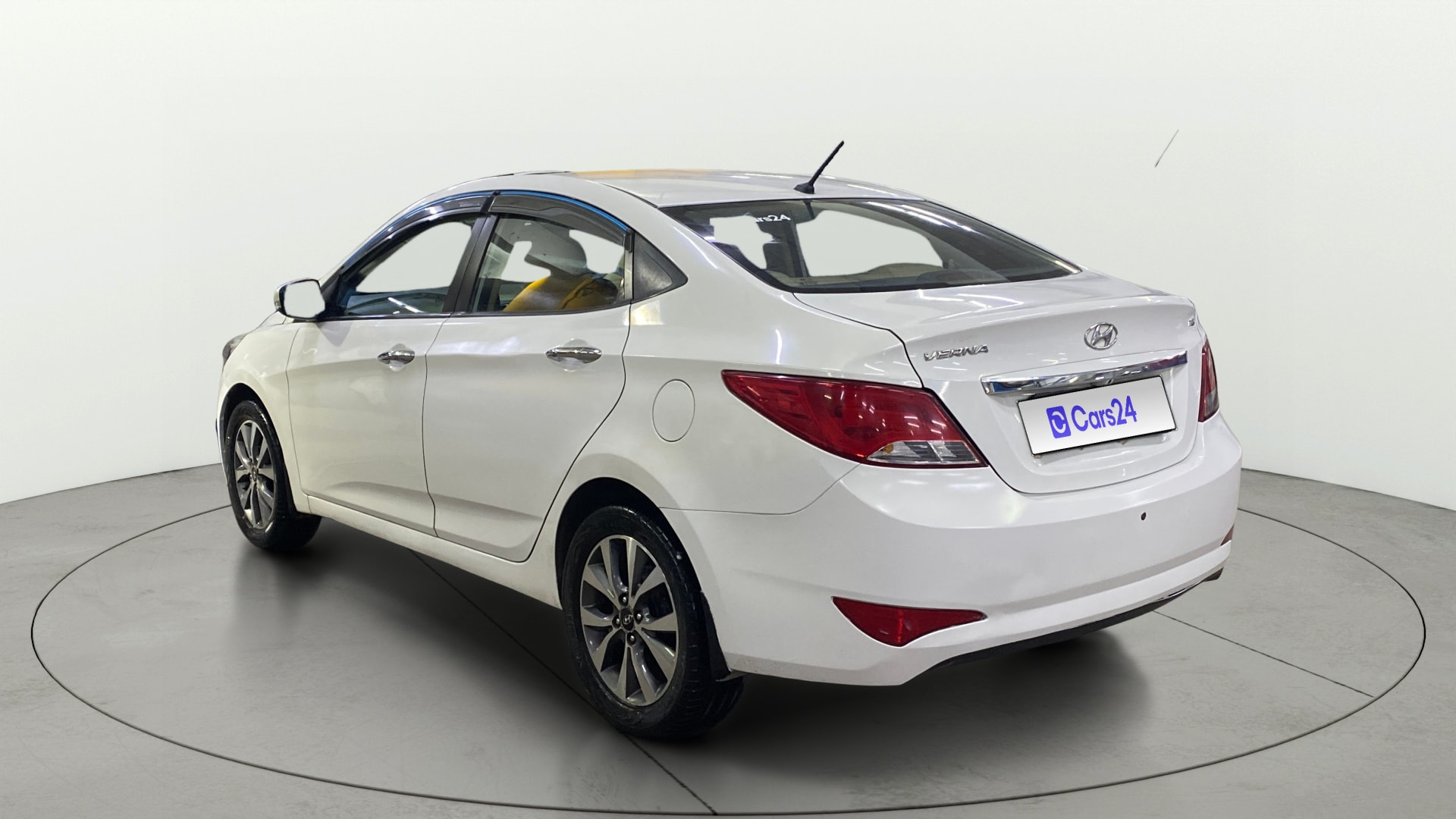View 2015 Hyundai Fluidic Verna 1.6 VTVT S O Image 2 Used 2015 Hyundai Fluidic Verna 1.6 VTVT S O Image 2