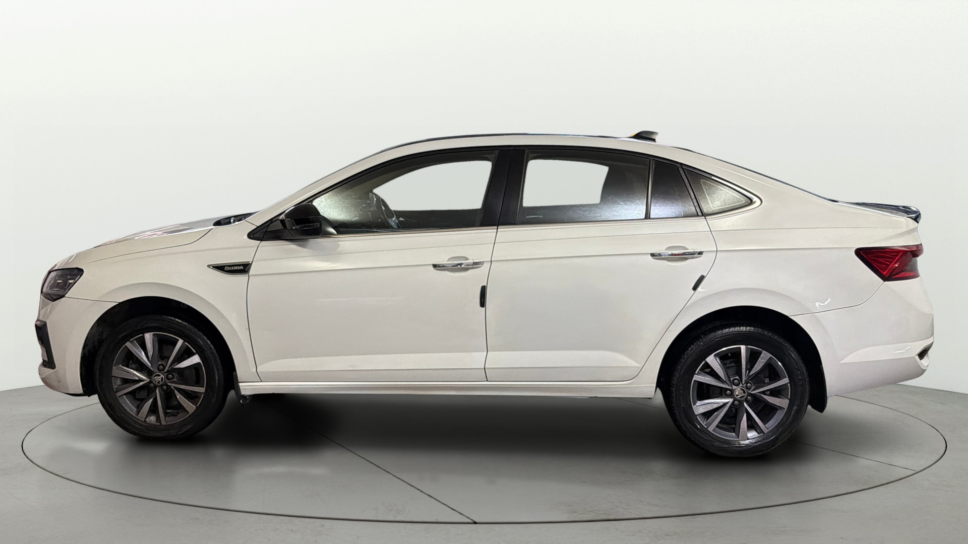 View 2022 Skoda Slavia Style 1.5 TSI DSG Image 6 Used 2022 Skoda Slavia Style 1.5 TSI DSG Image 6