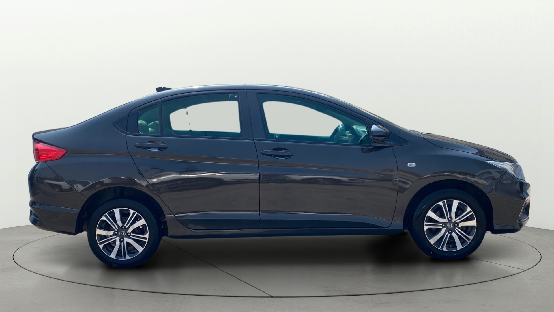 View 2020 Honda City ZX MT Diesel Anniversary Edition Image 9 Used 2020 Honda City ZX MT Diesel Anniversary Edition Image 9
