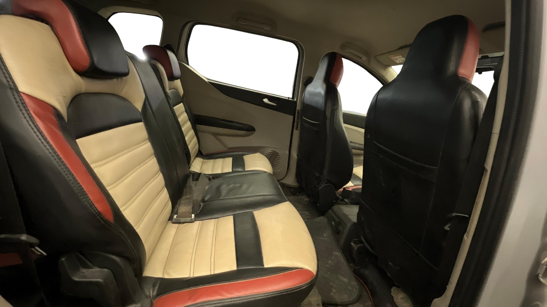 View 2020 Renault Triber RXZ Image 36 Used 2020 Renault Triber RXZ Image 36