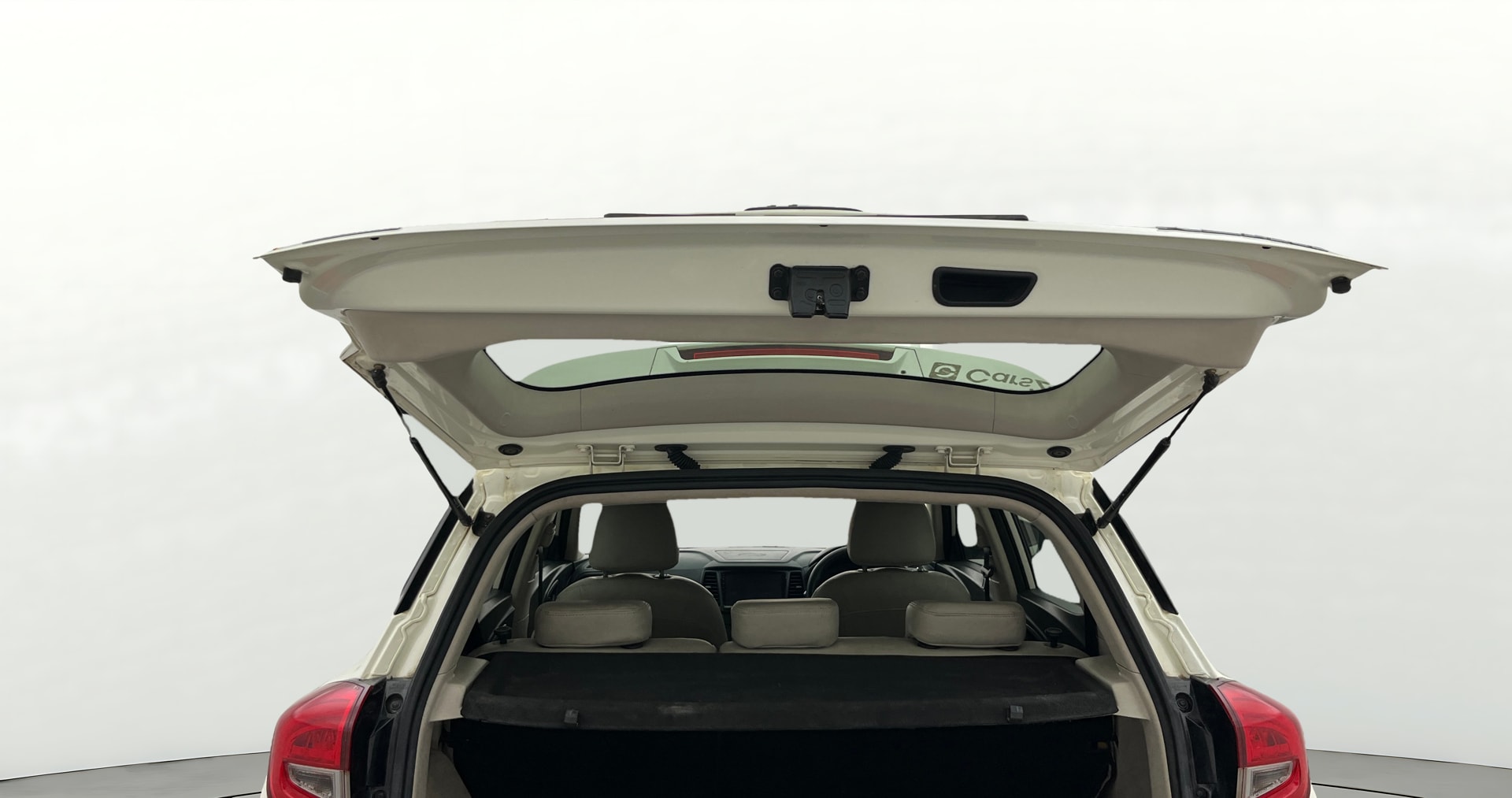 View 2021 Mahindra XUV300 W4 Petrol BS IV Image 16 Used 2021 Mahindra XUV300 W4 Petrol BS IV Image 16
