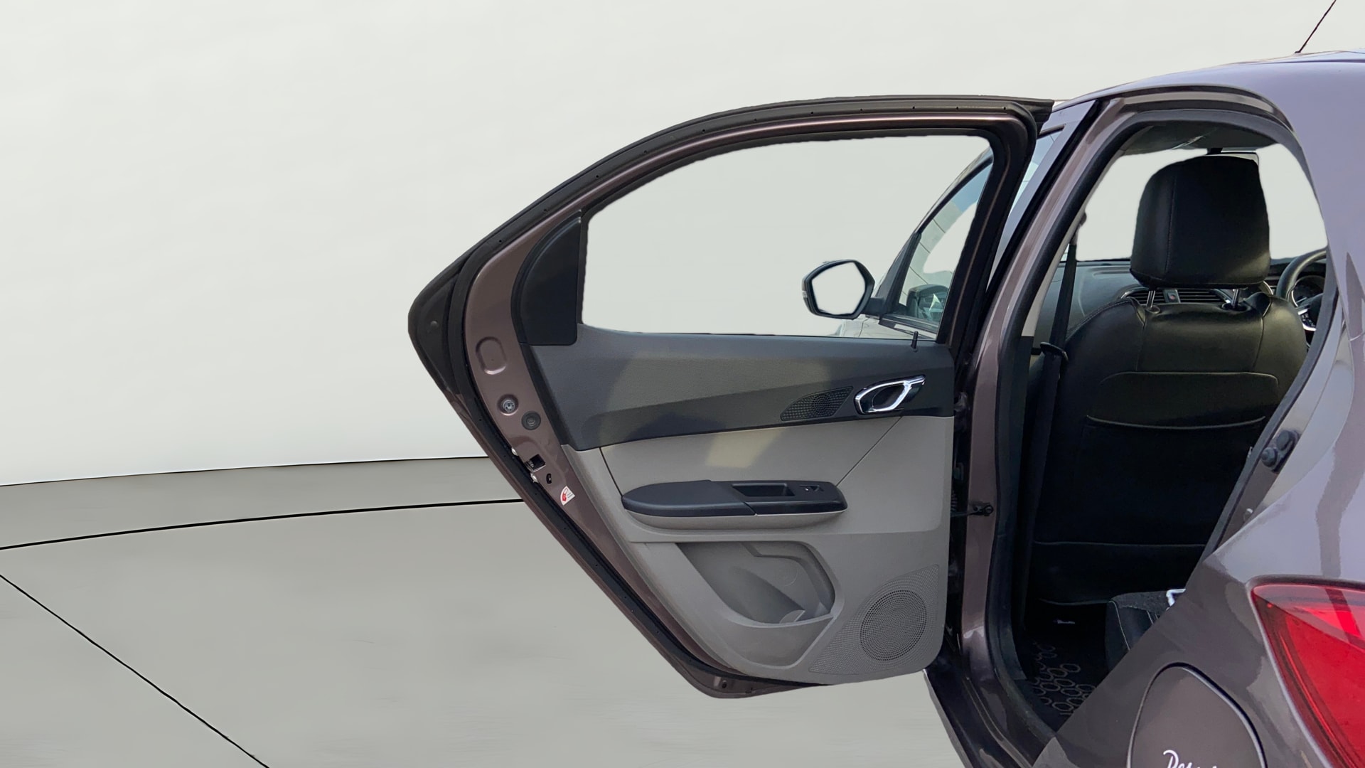 View 2017 Tata Tiago Revotorq XB Image 22 Used 2017 Tata Tiago Revotorq XB Image 22
