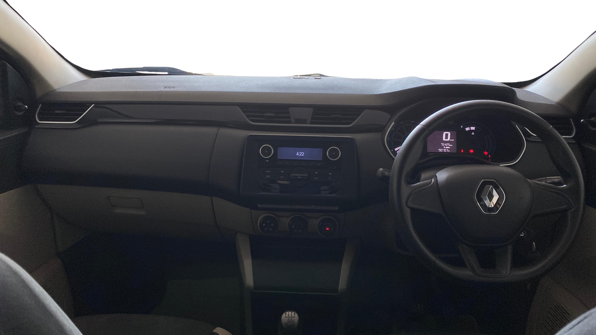 View 2020 Renault Triber RXE Image 16 Used 2020 Renault Triber RXE Image 16