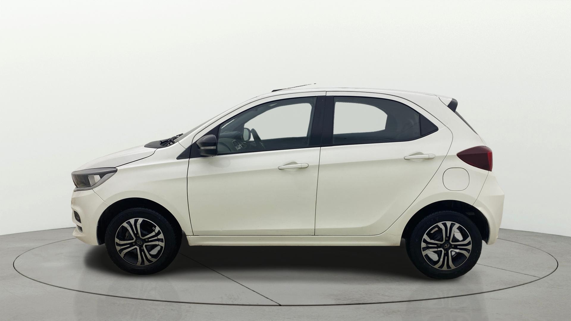 View 2023 Tata Tiago Revotorq XB Image 24 Used 2023 Tata Tiago Revotorq XB Image 24