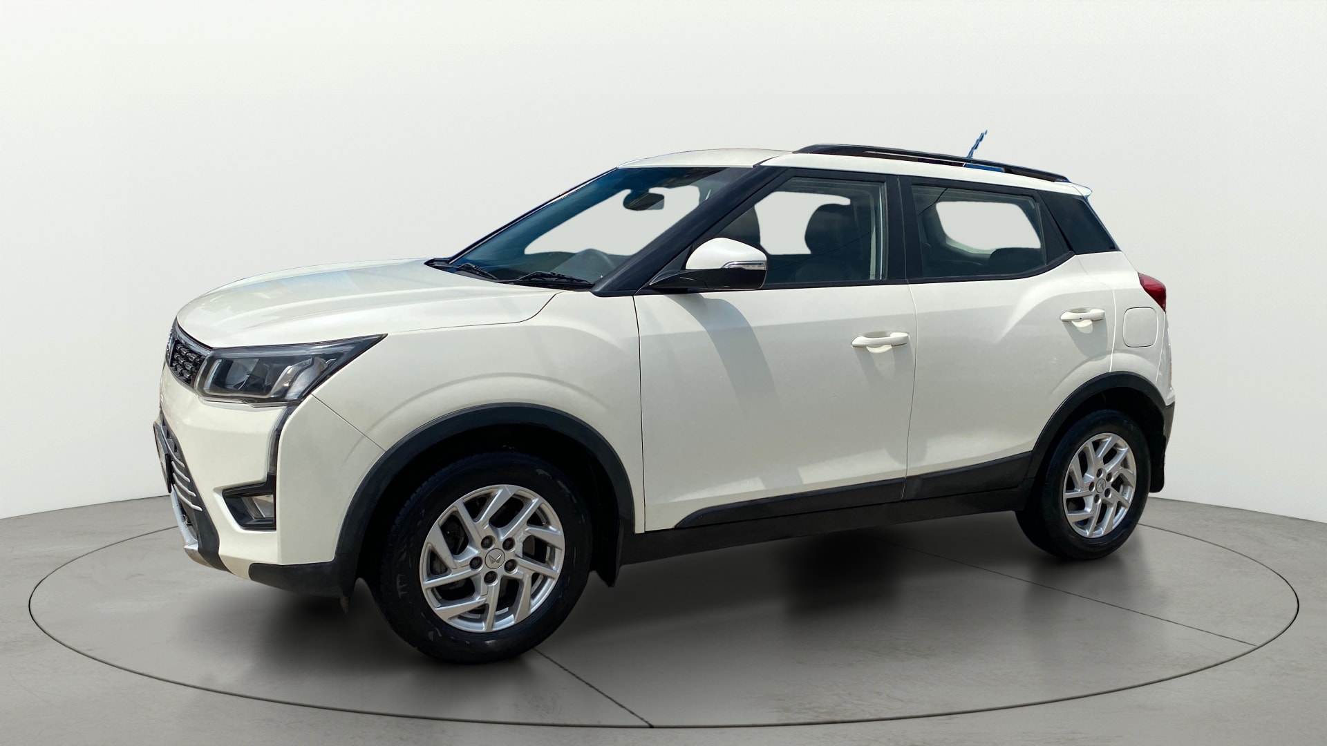View 2023 Mahindra XUV300 W4 Petrol BS IV Image 22 Used 2023 Mahindra XUV300 W4 Petrol BS IV Image 22