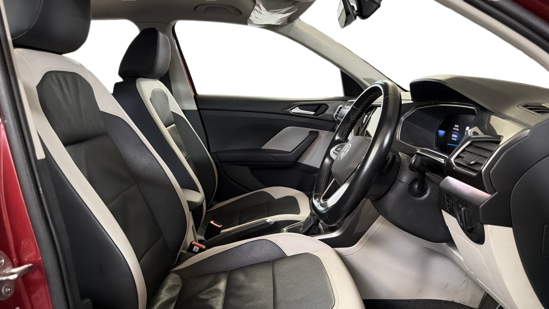View 2022 Volkswagen Taigun 1.0 TSI Topline AT Image 18 Used 2022 Volkswagen Taigun 1.0 TSI Topline AT Image 18