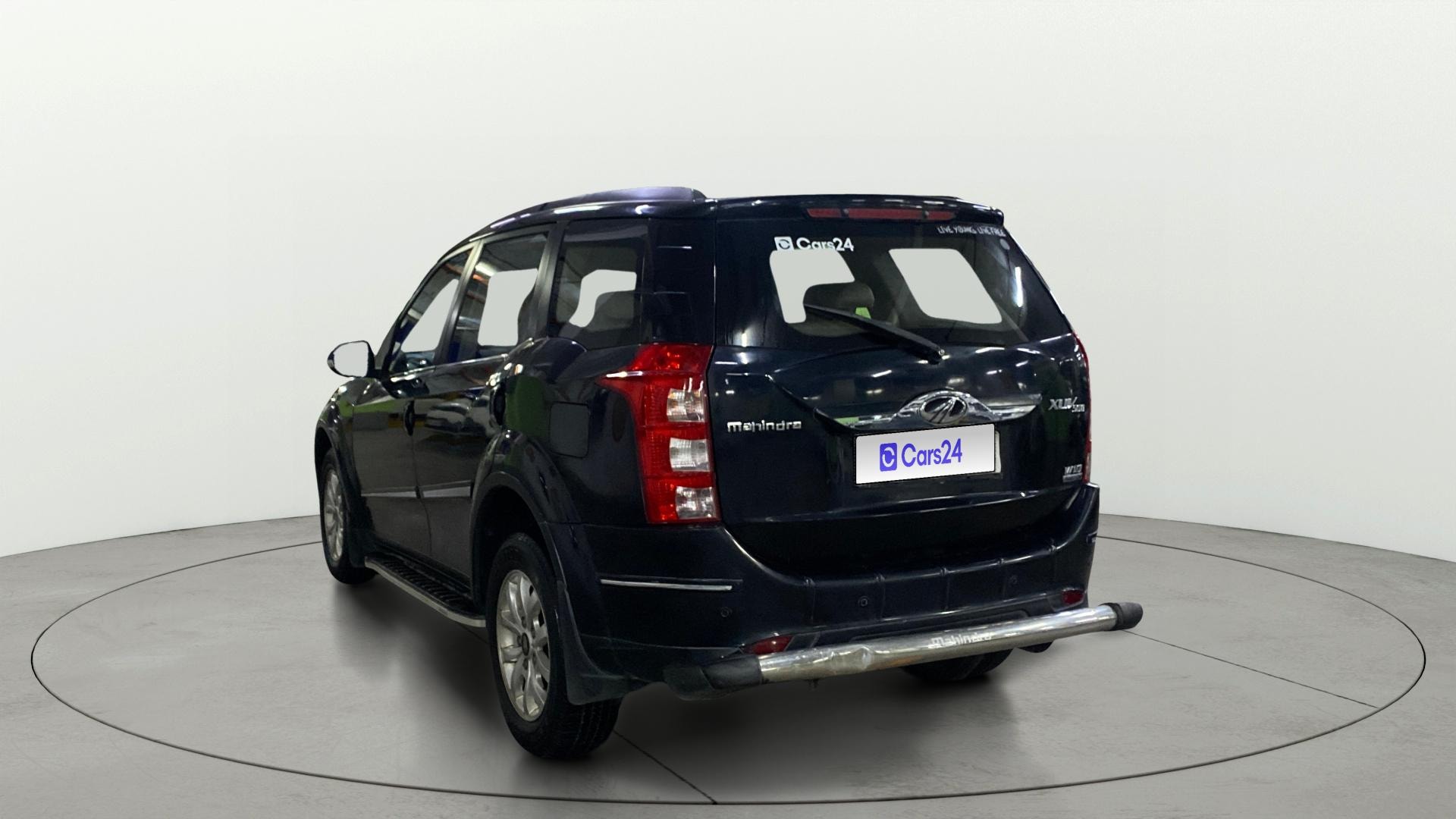 View 2017 Mahindra XUV500 W9 AT Image 2 Used 2017 Mahindra XUV500 W9 AT Image 2