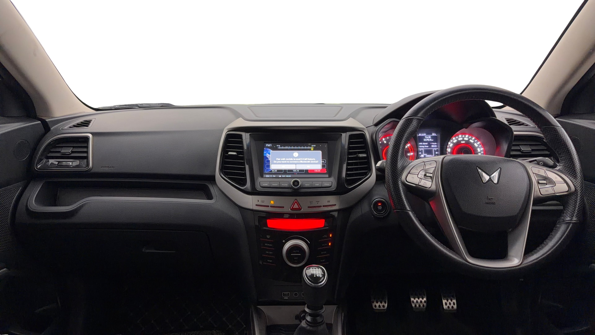 View 2022 Mahindra XUV300 W4 Petrol BS IV Image 15 Used 2022 Mahindra XUV300 W4 Petrol BS IV Image 15