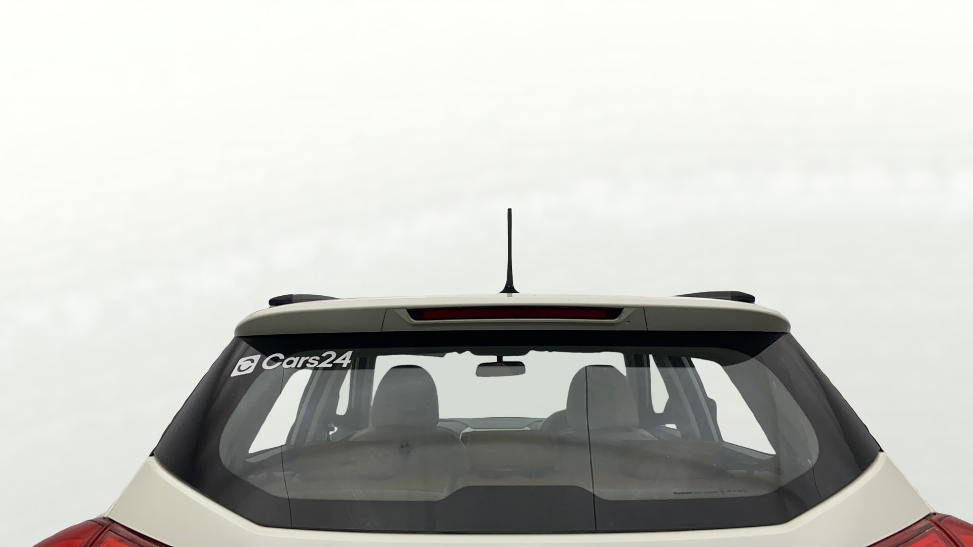 View 2020 Mahindra XUV300 W4 Petrol BS IV Image 3 Used 2020 Mahindra XUV300 W4 Petrol BS IV Image 3