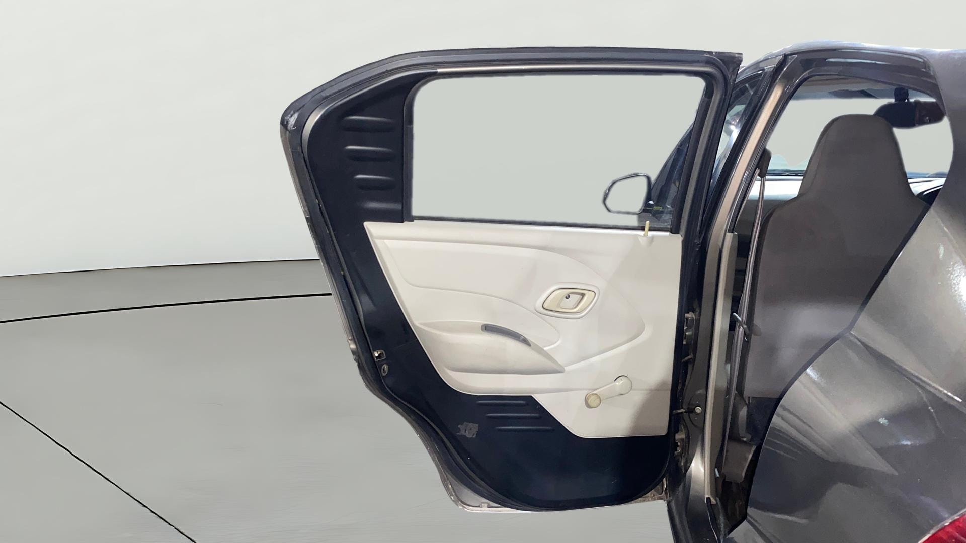 View 2016 Datsun Redi GO T Image 22 Used 2016 Datsun Redi GO T Image 22
