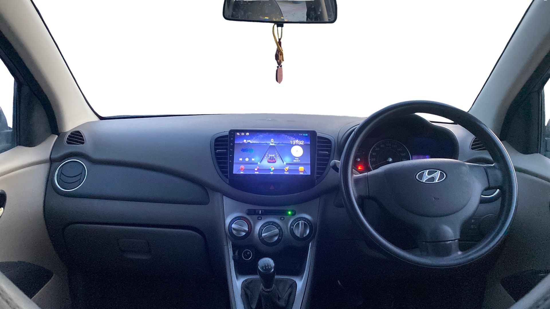 View 2013 Hyundai i10 1.2 Magna MT Image 15 Used 2013 Hyundai i10 1.2 Magna MT Image 15