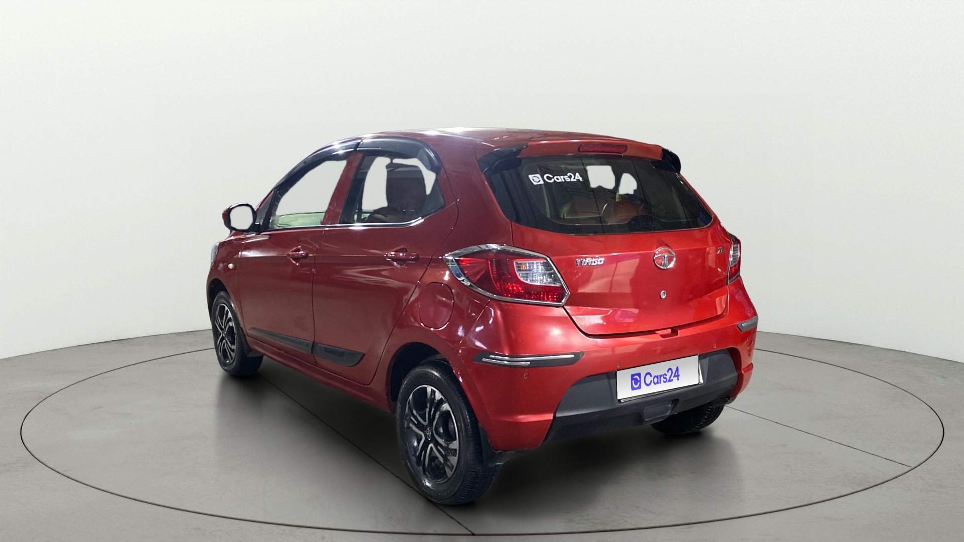 View 2019 Tata Tiago Revotorq XB Image 2 Used 2019 Tata Tiago Revotorq XB Image 2