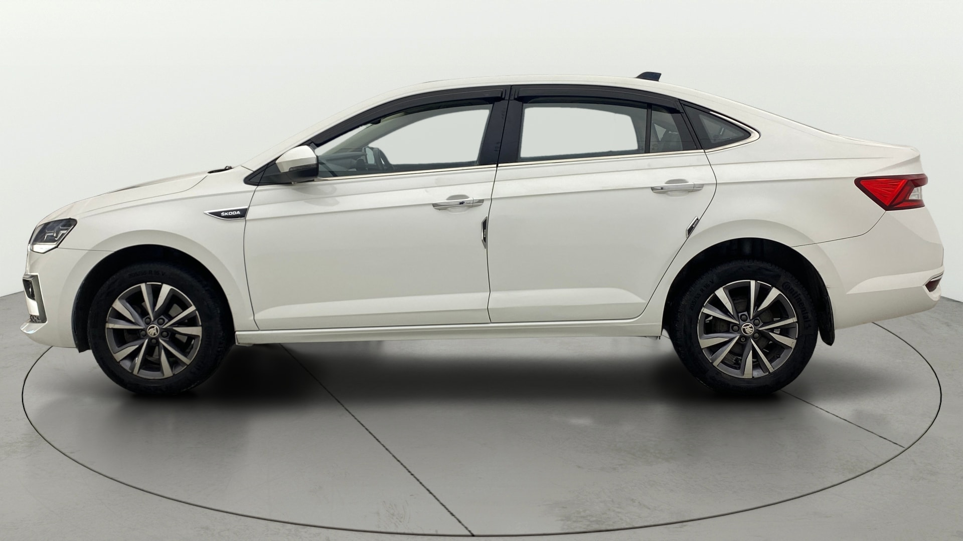 View 2023 Skoda Slavia Style 1.0 TSI AT Image 5 Used 2023 Skoda Slavia Style 1.0 TSI AT Image 5