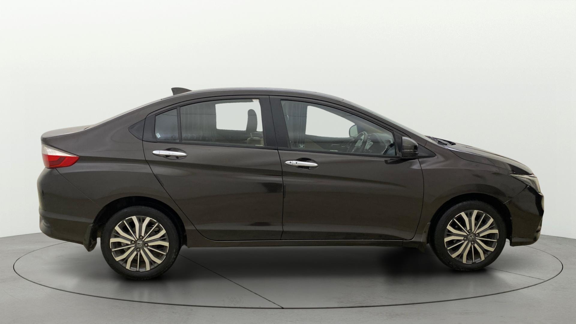 View 2020 Honda City ZX MT Diesel Anniversary Edition Image 9 Used 2020 Honda City ZX MT Diesel Anniversary Edition Image 9