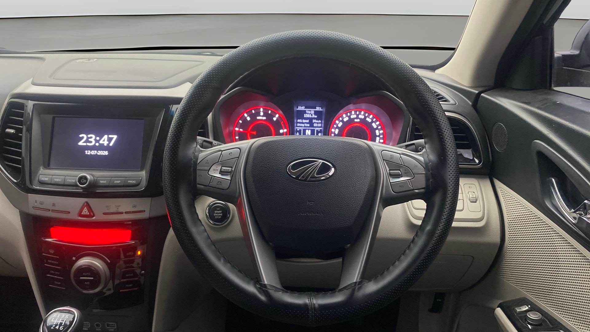 View 2020 Mahindra XUV300 W4 Petrol BS IV Image 13 Used 2020 Mahindra XUV300 W4 Petrol BS IV Image 13