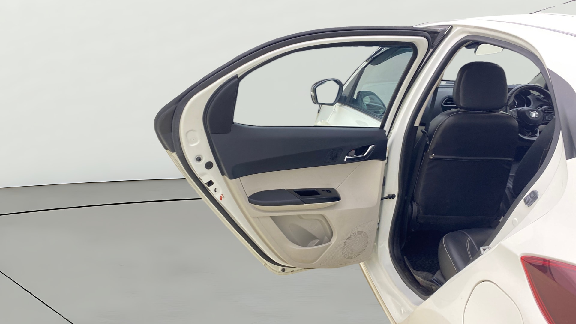 View 2024 Tata Tiago Revotorq XB Image 15 Used 2024 Tata Tiago Revotorq XB Image 15